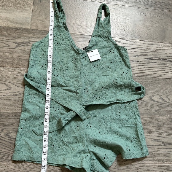 BNWT Zara The Nara eyelet romper in sage green - Picture 6 of 7